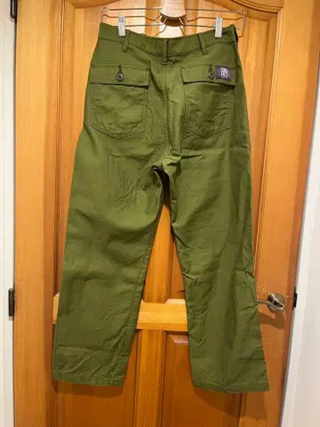 건호 베이커 팬츠 카키 올리브