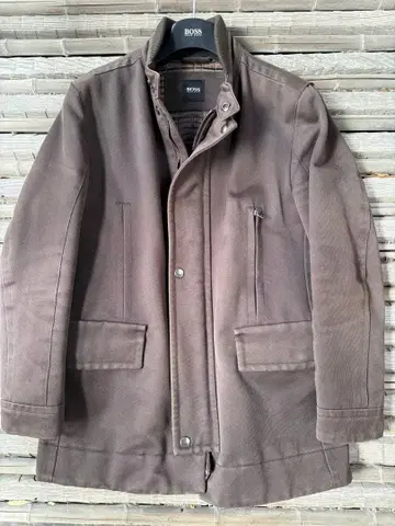 (가격 인하) Hugo BOSS 브라운 스탠드 카라 자켓