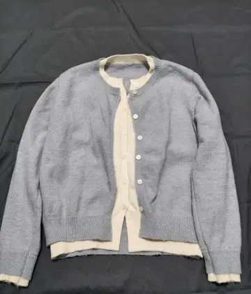 그레이와 아이보리 니트 가디건