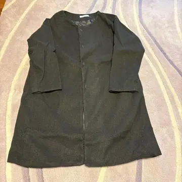 블랙 롱 코트 버튼 포함