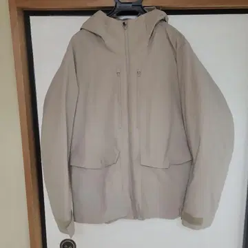 유니클로 베이지 후드 부착 하이브리드 다운 파카