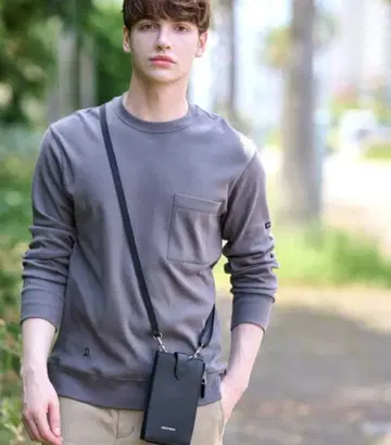 이탈리아 가죽 스마트폰 숄더백 새상품급