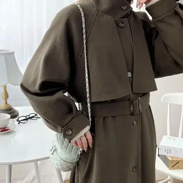 360도 고급스럽게 연출. 2way 스탠드 카라 볼륨 슬리브 롱 코트