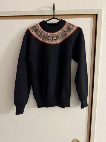 울 페어아일 패턴 블랙 스웨터