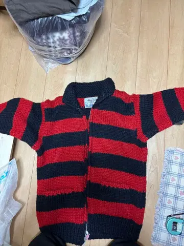 Kalatata 빨검 스트라이프 카우친 스웨터