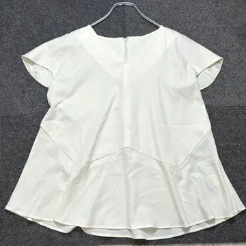 루일 에 부티크 [ L ] 화이트 반팔 블라우스 프렌치 슬리브 V넥