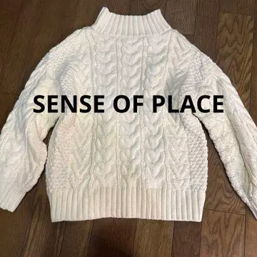 화이트 케이블 니트 터틀넥 스웨터