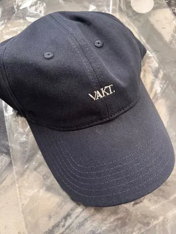 VAKT. 네이비 로고 자수 캡
