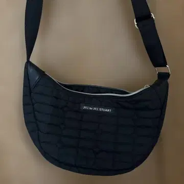 질 바이 질 스튜어트 블랙 숄더백