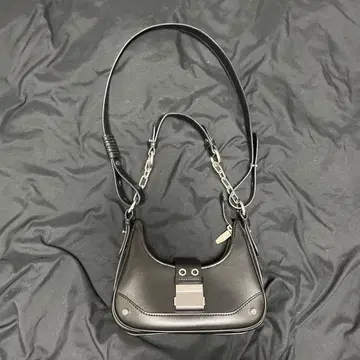 블랙 합성 피혁 숄더백