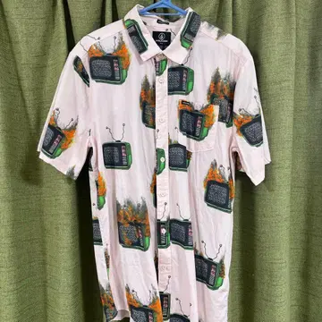 VOLCOM TV 패턴 반팔 셔츠 M