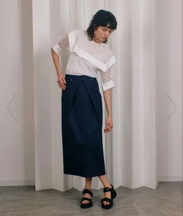 [ 새상품 ] allureville 데님 라이크 프론트 턱 스커트