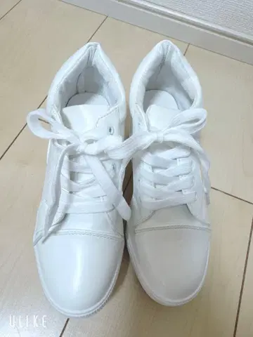 롱 레그 효과 인힐 스니커즈 화이트 S