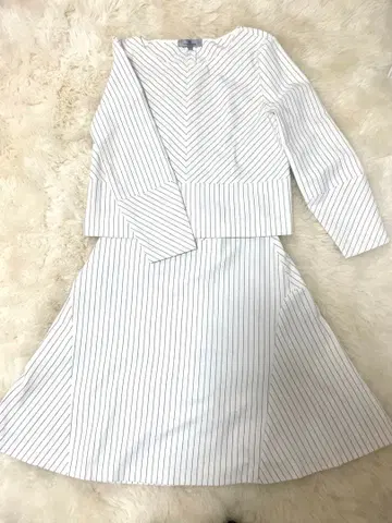 Viaggio Blue 화이트 스트라이프 셋업