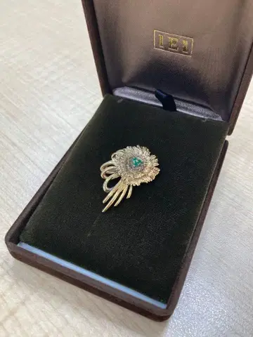 IEI 에메랄드 3개 부착 꽃 모티브 펜던트