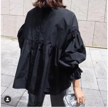 마차트 VERY 콜라보 백 버튼 개더 블라우스