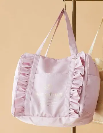 Maison de FLEUR EC 한정판 새틴 프릴 칼리온 백 핑크