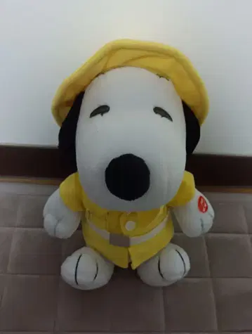 스누피 봉제 인형 옐로우 컬러 의상