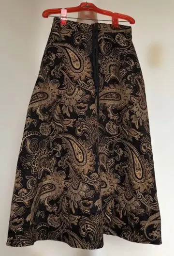 [ 새상품급 ] 안티카 자카드 페이즐리 무늬 스커트
