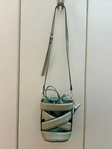 민트 그린 버킷형 숄더백
