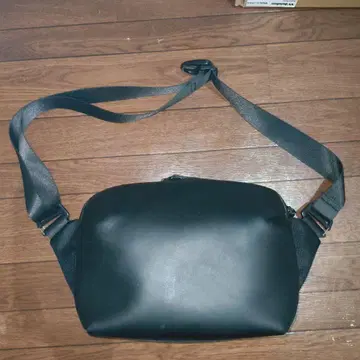 Zepirion 프론트 PU 가죽 (블랙) 숄더백