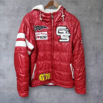 레드 퀼팅 자켓 서핑
