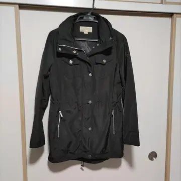 후드 부착 블랙 자켓