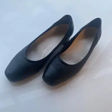 리즈라피네 펌프스