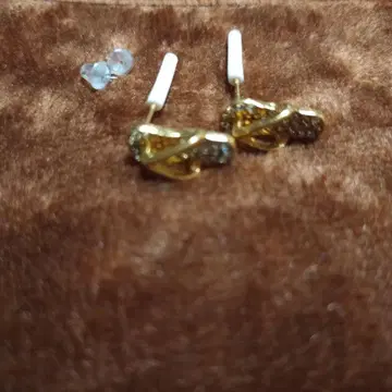 골드 크로스 디자인 스터드 귀걸이