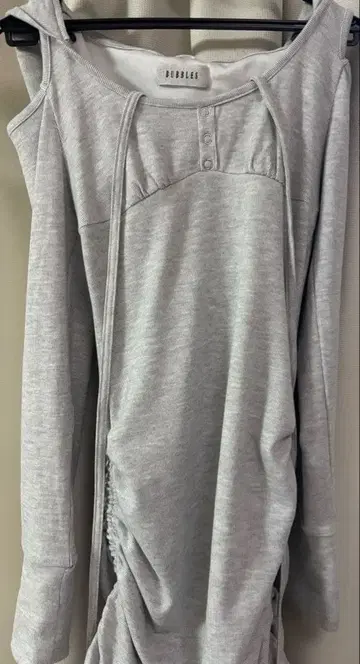 그레이 후드 부착 미니 원피스 BUBBLES