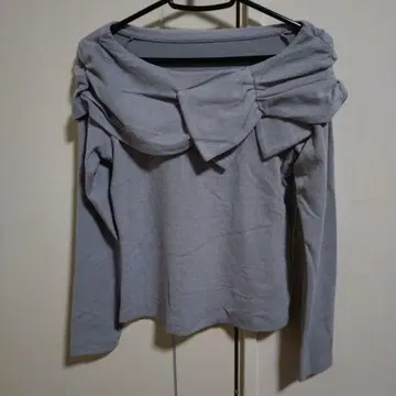 그레이 오프숄더 리본 포함 긴팔 상의