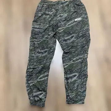 BKCNL 카모플라쥬 팬츠 백 포켓 부착