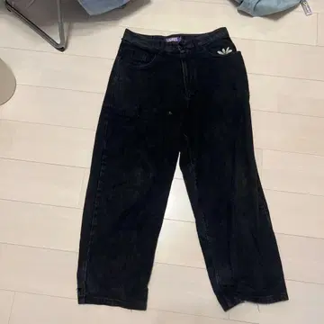 LABROS 블랙 데님 M 사이즈 꽃 자수