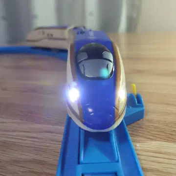 [ 개조 ] LED 라이트 설치 프라레일 호쿠리쿠 신칸센 E7계 카가야키