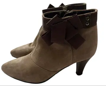 리본이 귀여운 Marie 앵클 기장 숏부츠 브라운