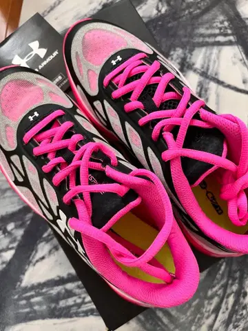 언더아머 HOVR 블랙/핑크 트레이닝 슈즈