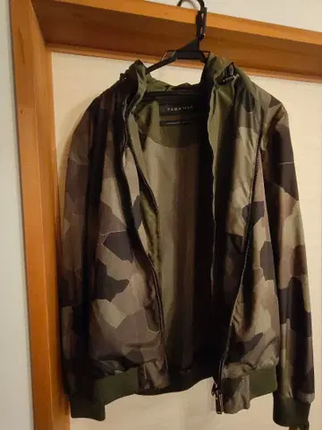 ZARA MAN 카모플라쥬 후드 부착 자켓