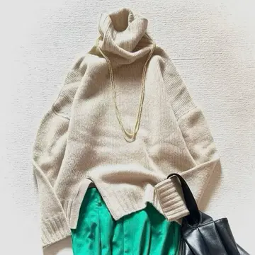 새상품급 유나이티드 도쿄 캐시미어 울 터틀 니트 밑단 슬릿