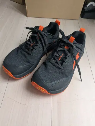 ALTRA LONE PEAK 9+ 블랙 오렌지 26.5/US8.5