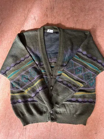 올리브 그린 기하학 패턴 가디건