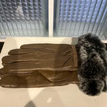 가죽 장갑 퍼 포함 브라운