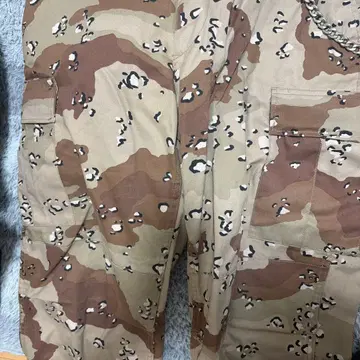 카모플라쥬 카고 팬츠 체인 포함