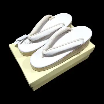 통굽 조리 화이트 패브릭 소재 카렌 로쏘풍 카페 기모노 새상품 S사이즈