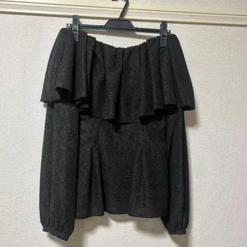 LILY BROWN 오프숄더 프릴 상의 블랙