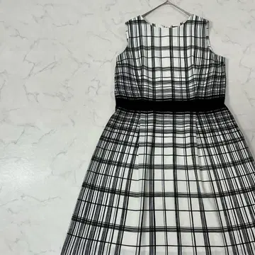 새상품급 TALBOTS 빅 사이즈 절개 슬리브리스 무릎 기장 원피스 12