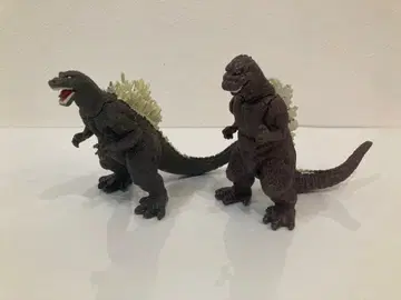 고질라 피규어 2체