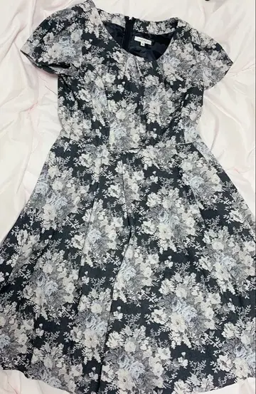 레스트로즈 꽃무늬 원피스