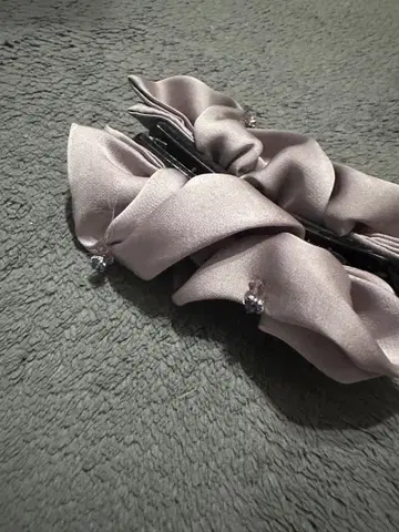 연보라 새틴 헤어 클립 비쥬 포함