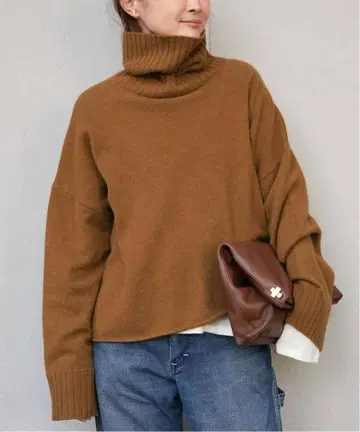 크롭 터틀넥 니트