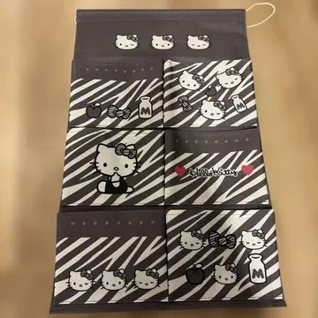 해피백 월 포켓 제브라 키티 아베일